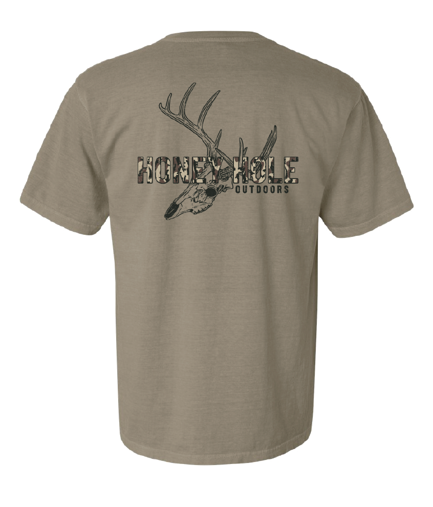 Honey Hole Outdoors - Short Sleeve - Skull Mount: 2X Honey Hole Outdoors