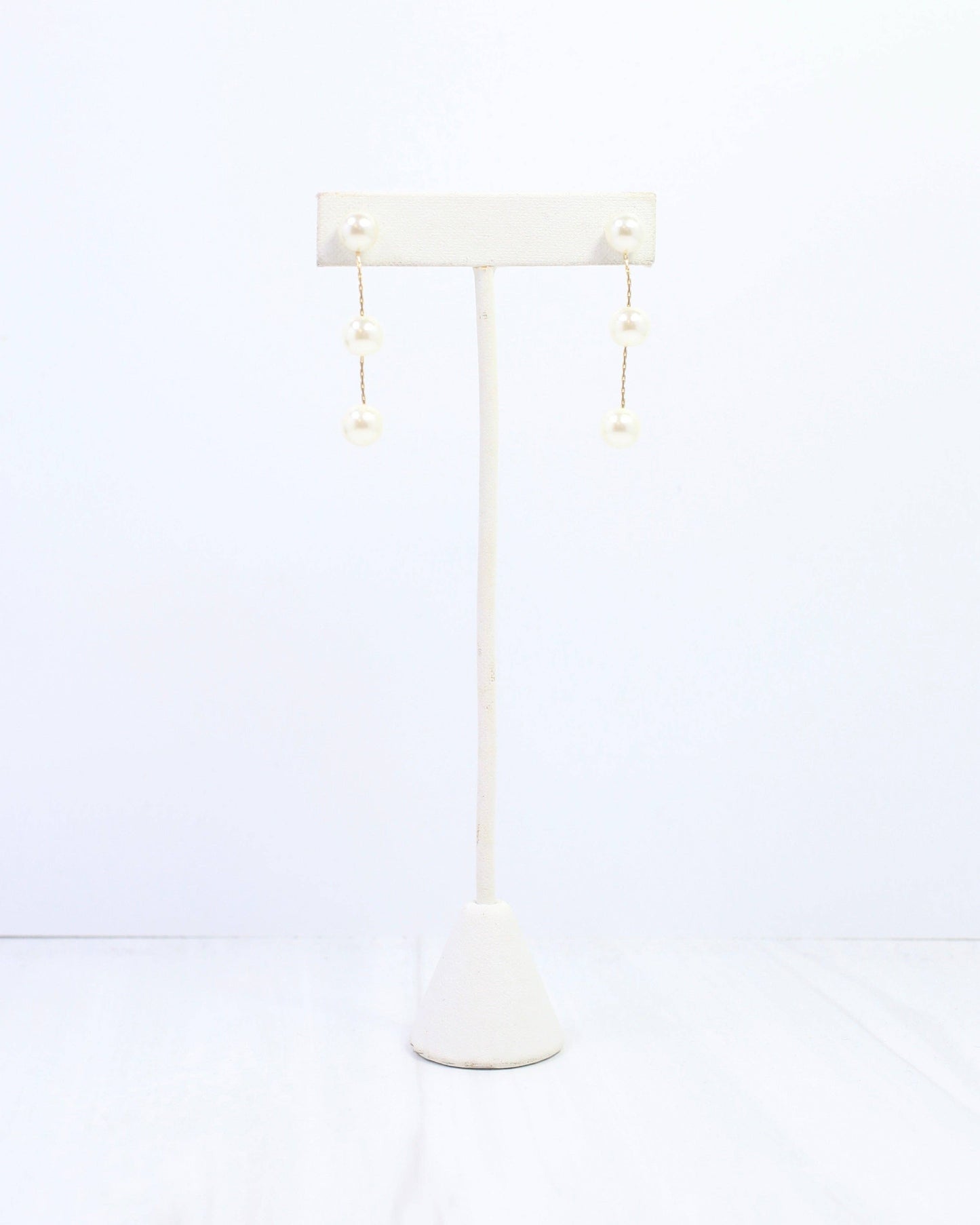 Caroline Hill - Benedict Three Pearl Drop Earring Cream: Default Caroline Hill
