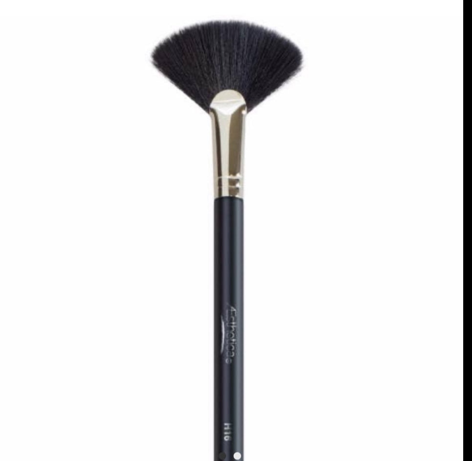 Vegan Cosmetic Fan Makeup Brush Aesthetica