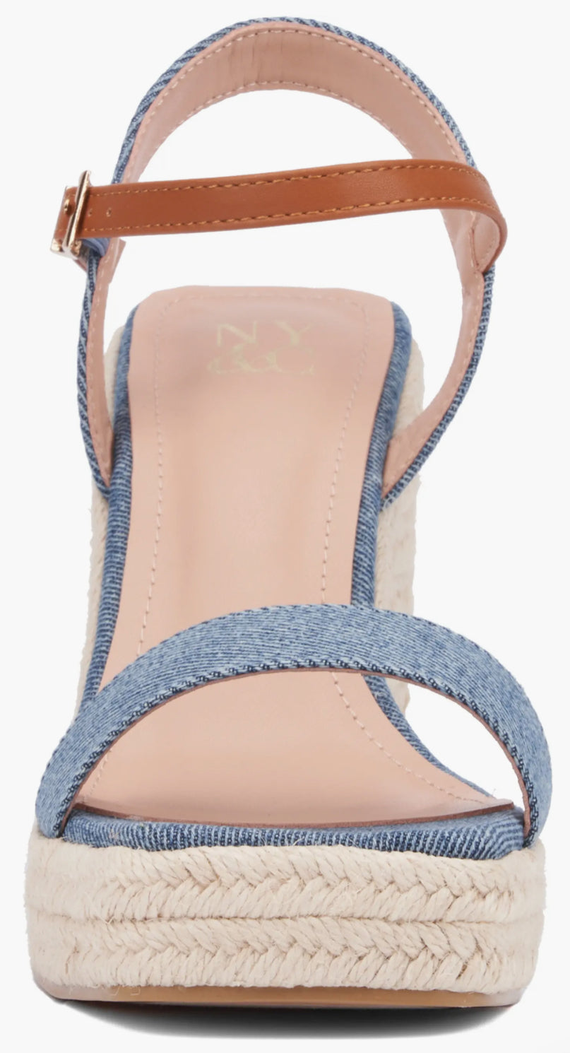 New York And Company Women's Unita Platform Wedge Sandal S3 Holding