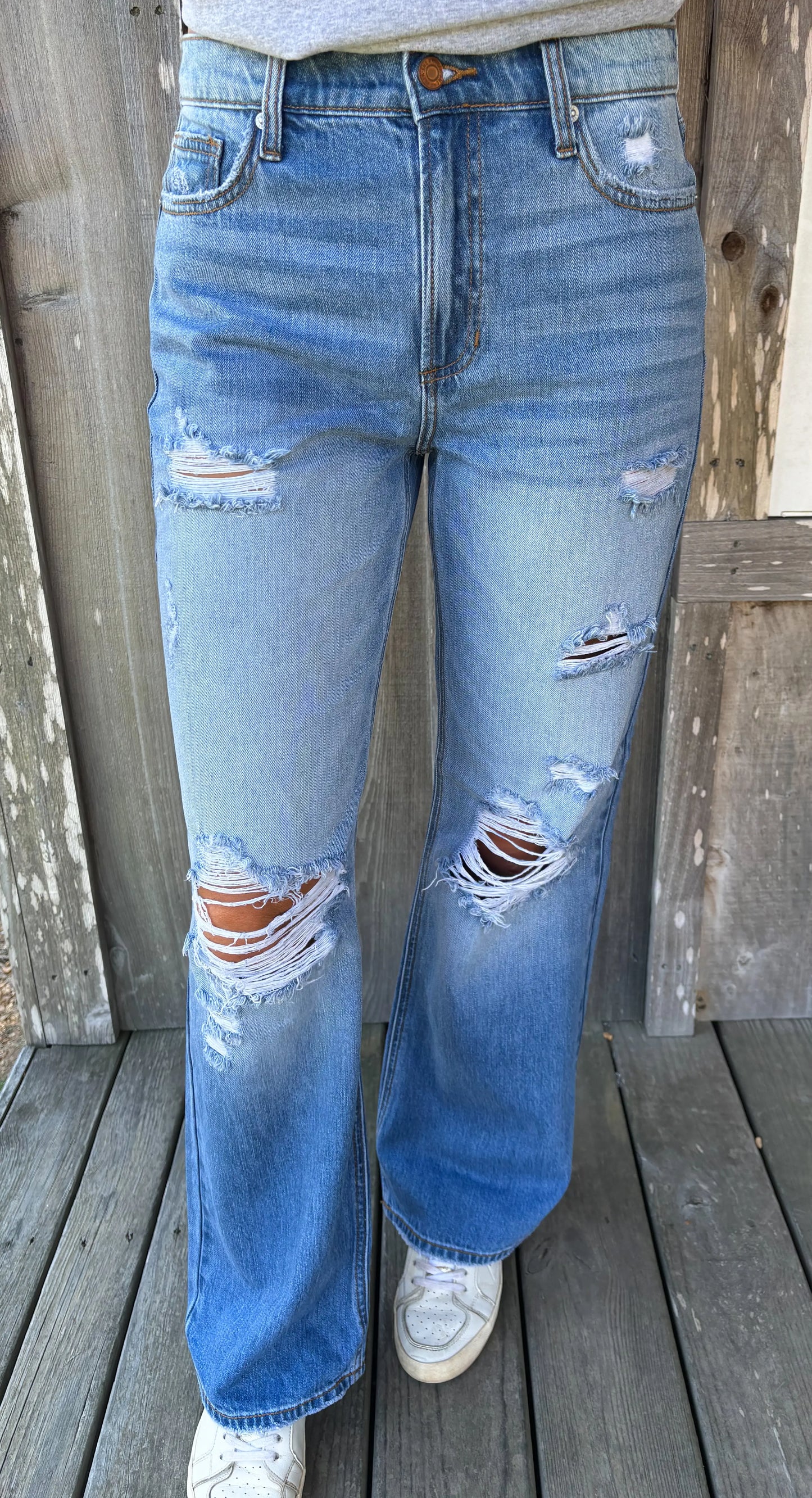 MID RISE WIDE STRAIGHT LEG DISTRESSED MEDIUM JEANS SneakPeek