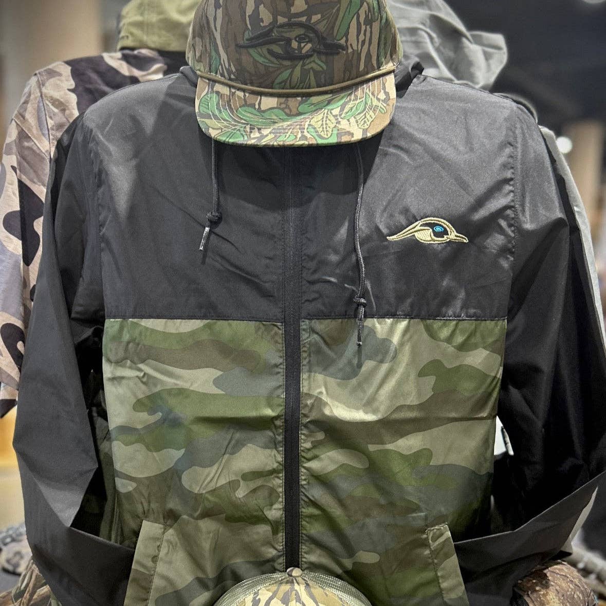 American Flyway Waterfowl - AF Waterfowl Camo and Black Lightweight Full Zip Pullover Windbreaker Jacket - Water Resistant: X-Large American Flyway Waterfowl