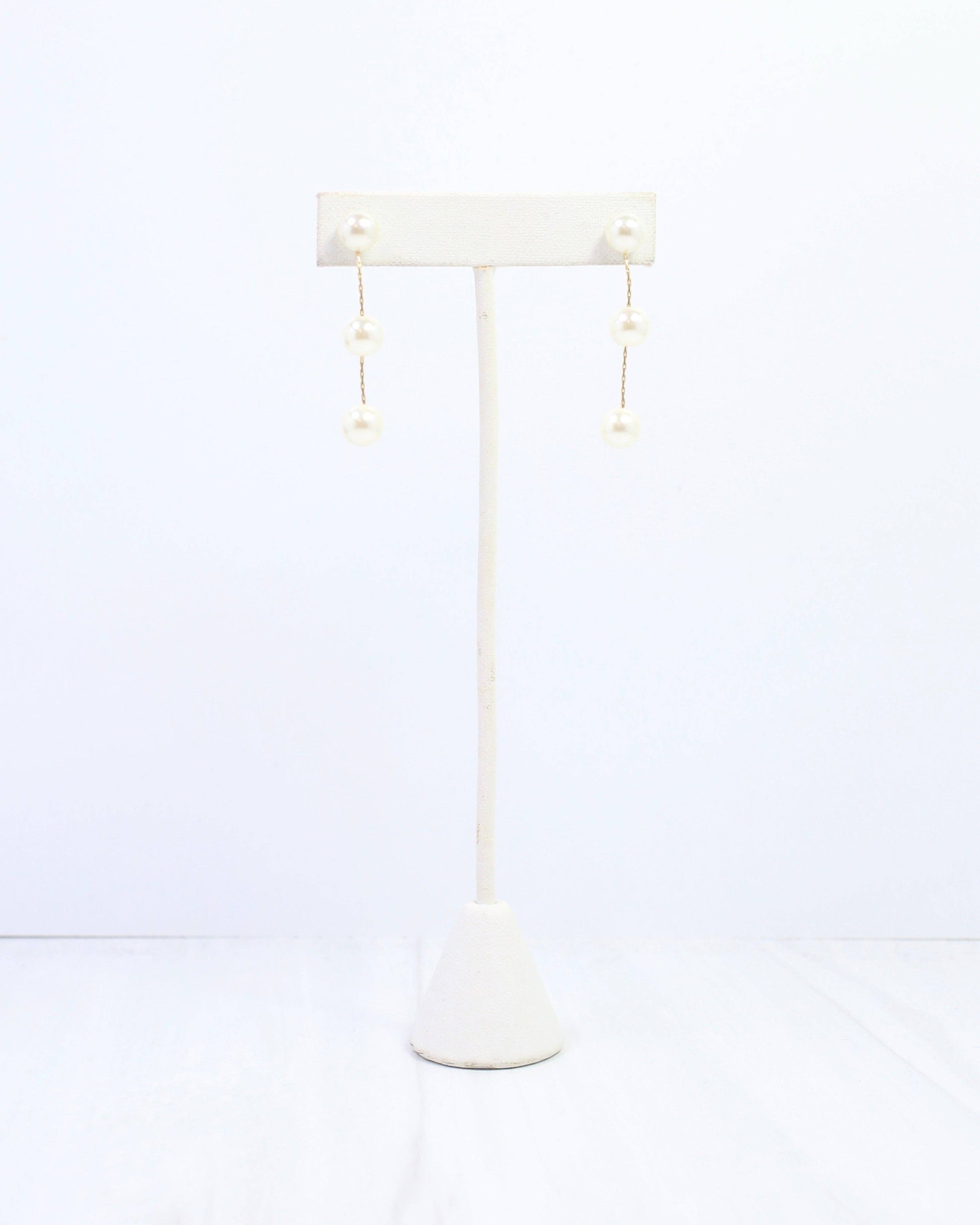 Caroline Hill - Benedict Three Pearl Drop Earring Cream: Default Caroline Hill
