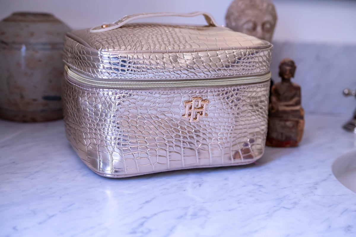 Caroline Hill - Hampton Train Case Gold EC: Default Caroline Hill