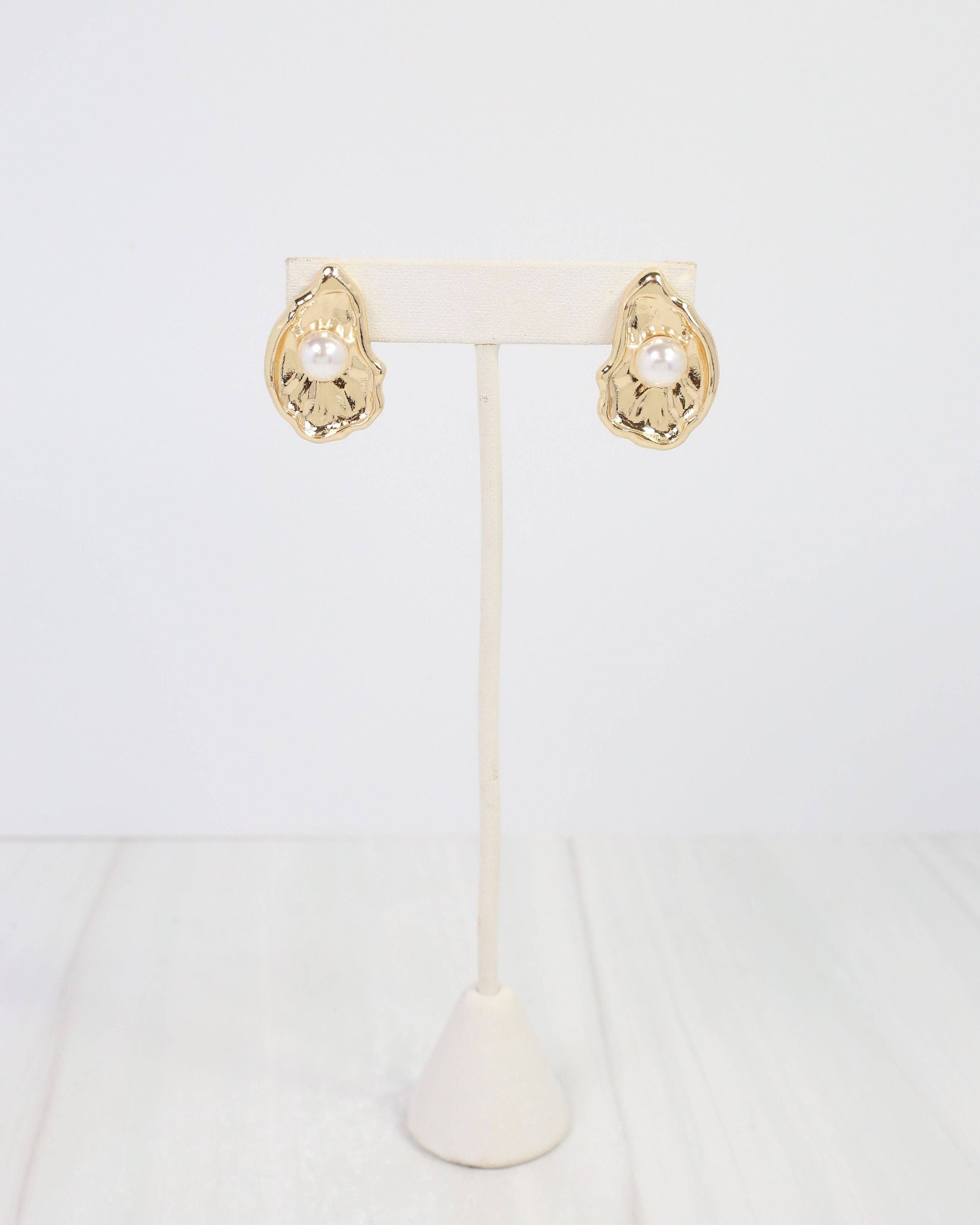 Caroline Hill - Ponca Oyster Pearl Drop Earring Gold: Default Caroline Hill