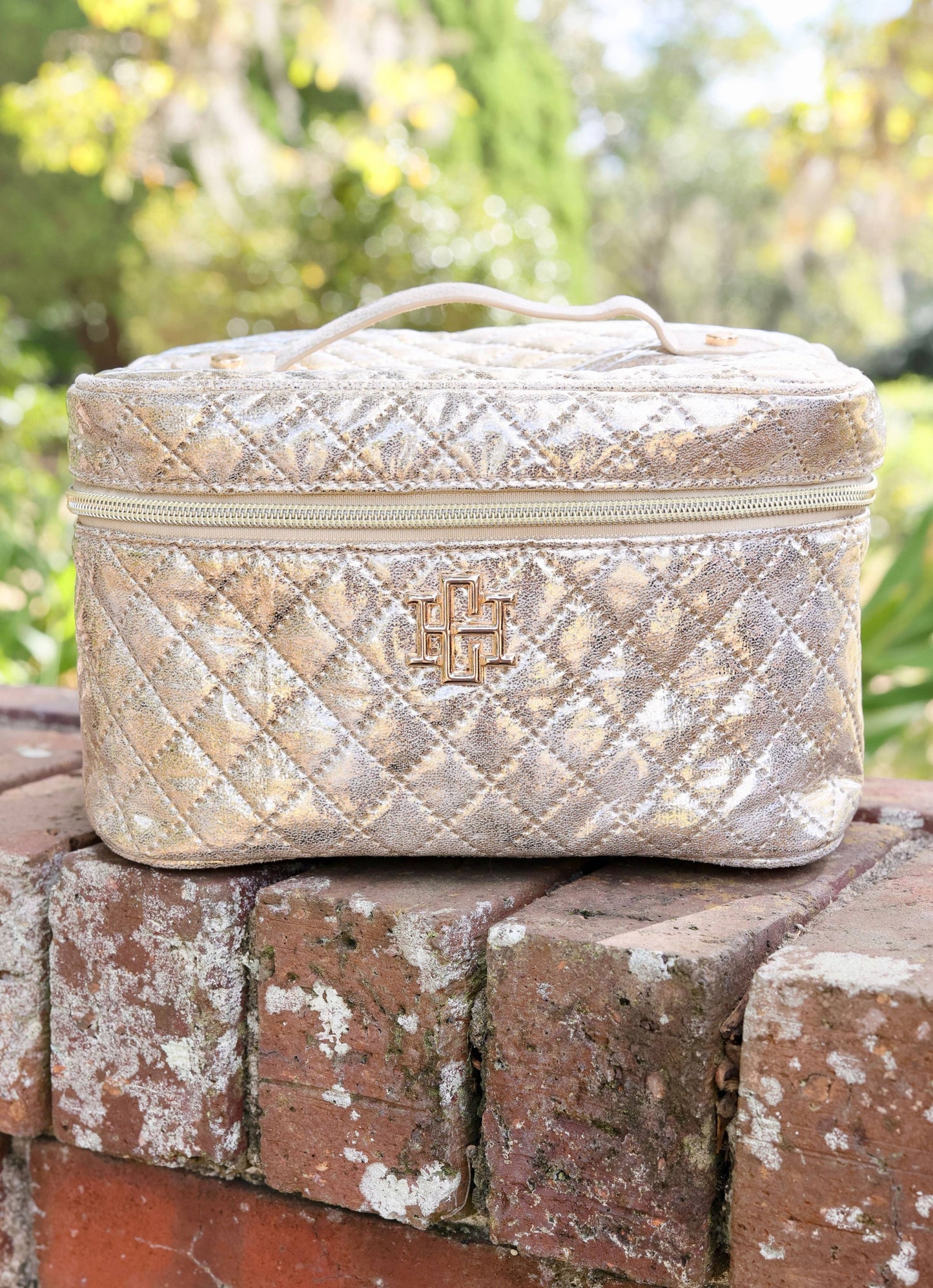 Caroline Hill - Hampton Train Case Champagne Pop: Default Caroline Hill