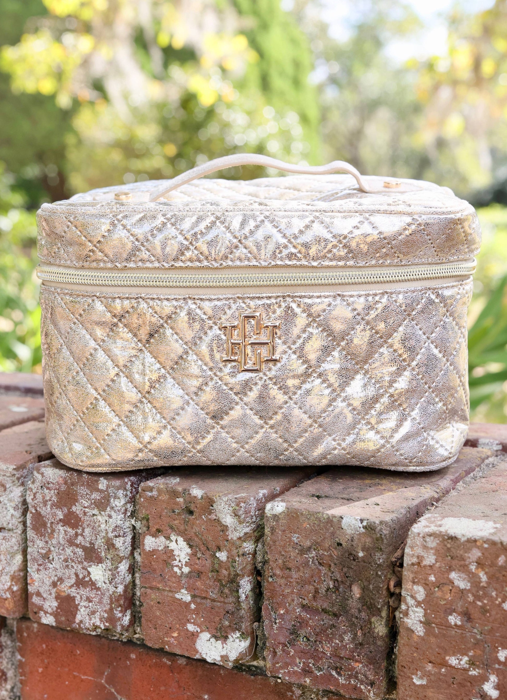 Caroline Hill - Hampton Train Case Champagne Pop: Default Caroline Hill