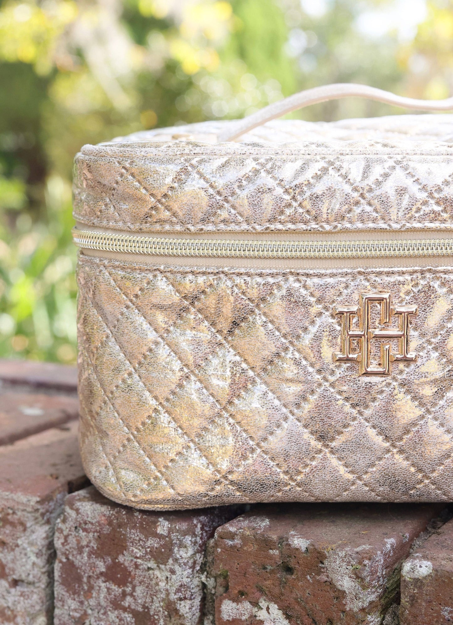 Caroline Hill - Hampton Train Case Champagne Pop: Default Caroline Hill