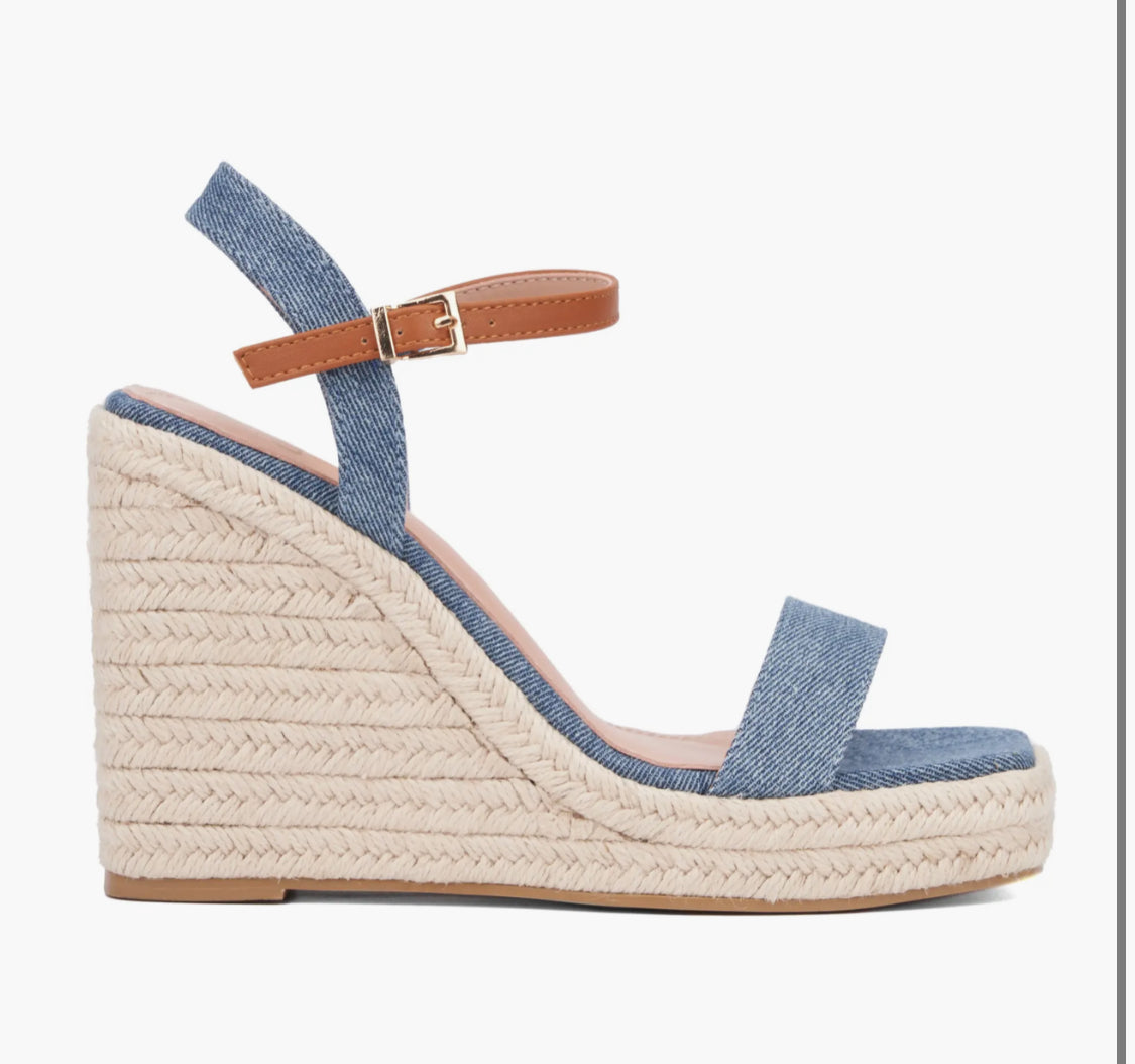 New York And Company Women's Unita Platform Wedge Sandal S3 Holding