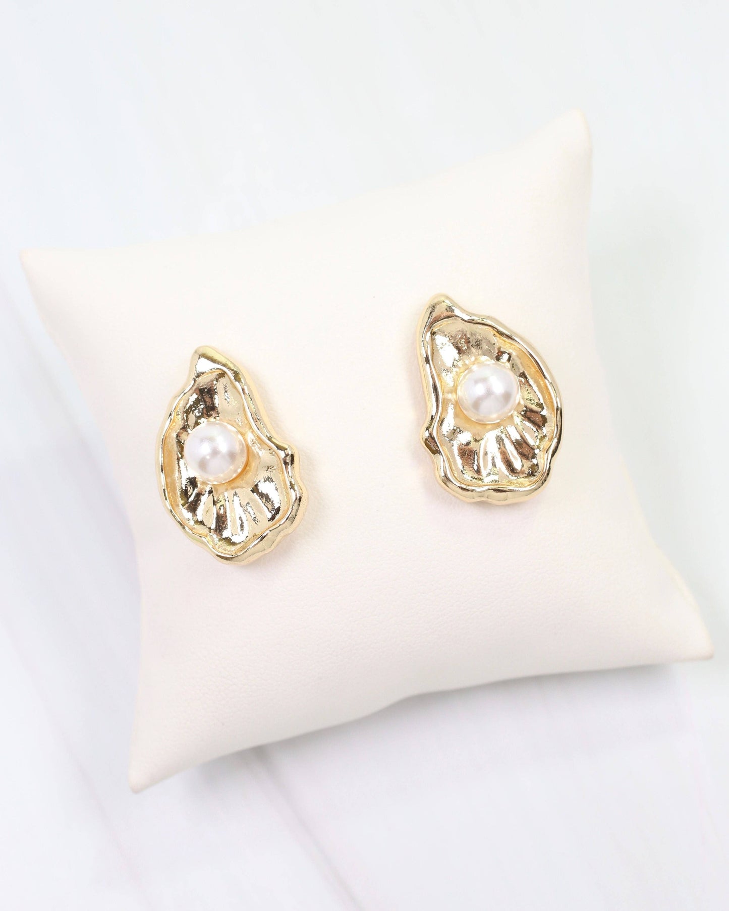 Caroline Hill - Ponca Oyster Pearl Drop Earring Gold: Default Caroline Hill