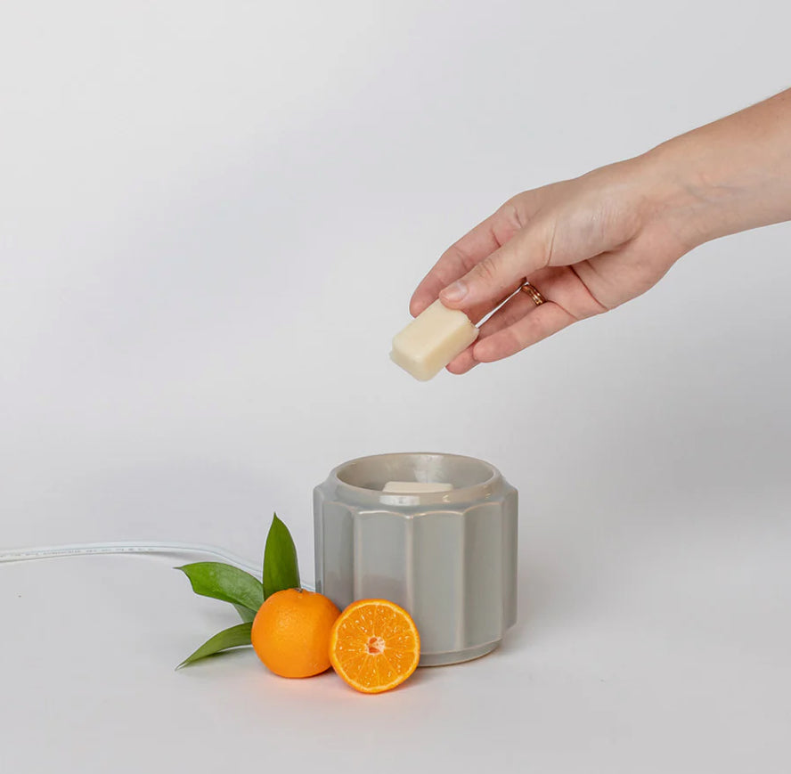 BRIDGEWATER CANDLE GREY BANDED FRAGRANCE WARMER BRIDGEWATER CANDLE CO.