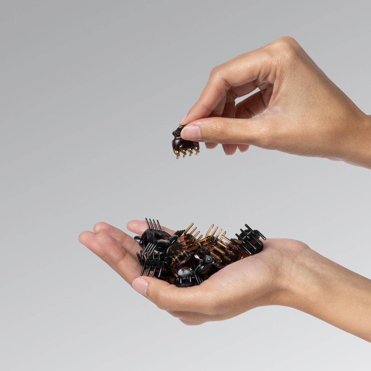 KITSCH - Black & Tort Micro Cloud Clip 16pc Set KITSCH