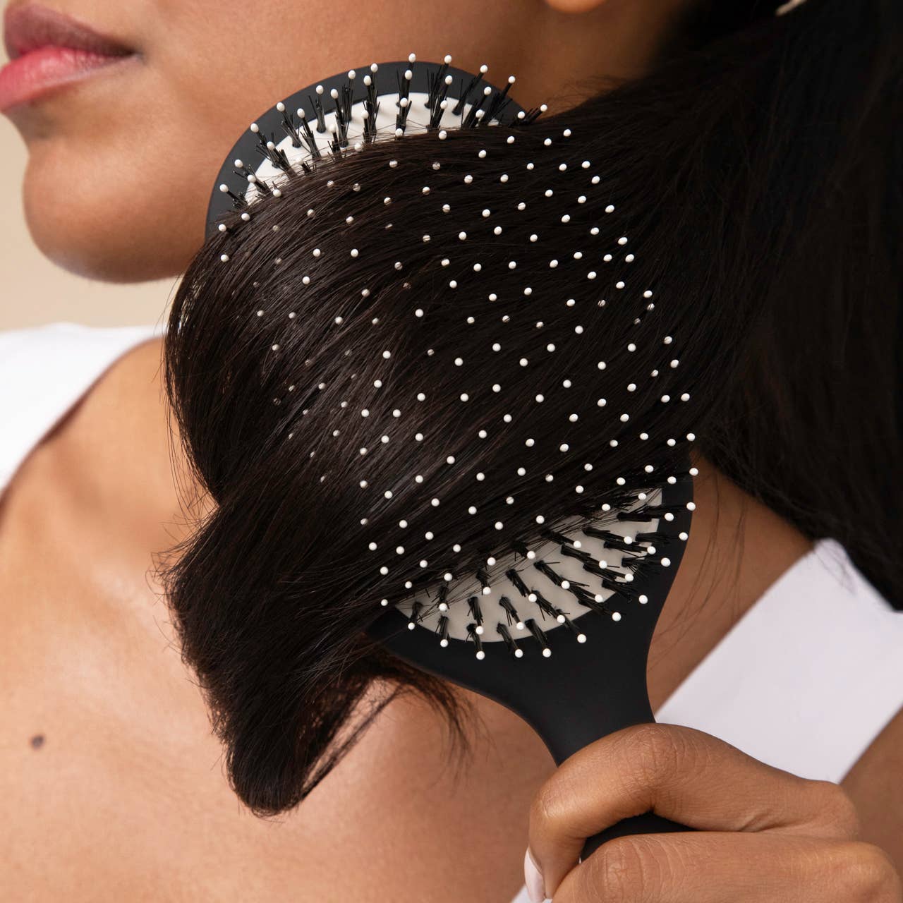 KITSCH - Smooth & Polish Brush in Black KITSCH