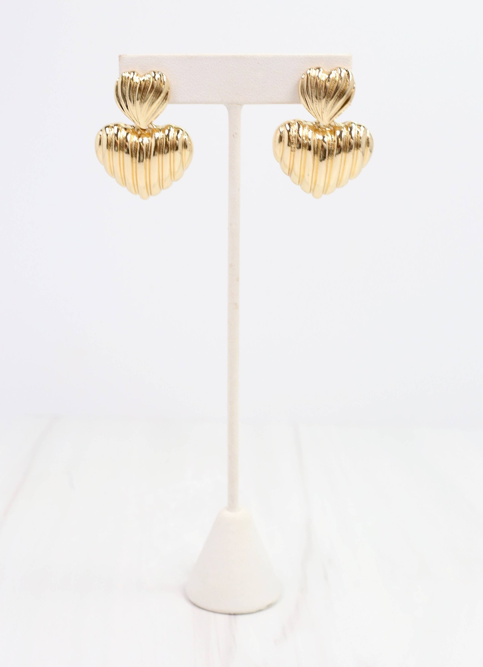 Caroline Hill - Robinson Ribbed Heart Earring Gold: Default Caroline Hill