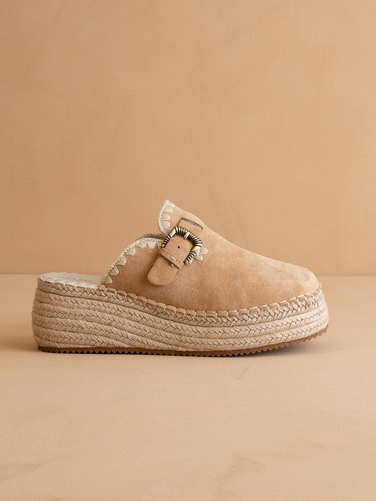 OASIS SOCIETY - The Edith | Almond Clog Raffia Mule with Western Buckles: ALMOND / 10 OASIS SOCIETY
