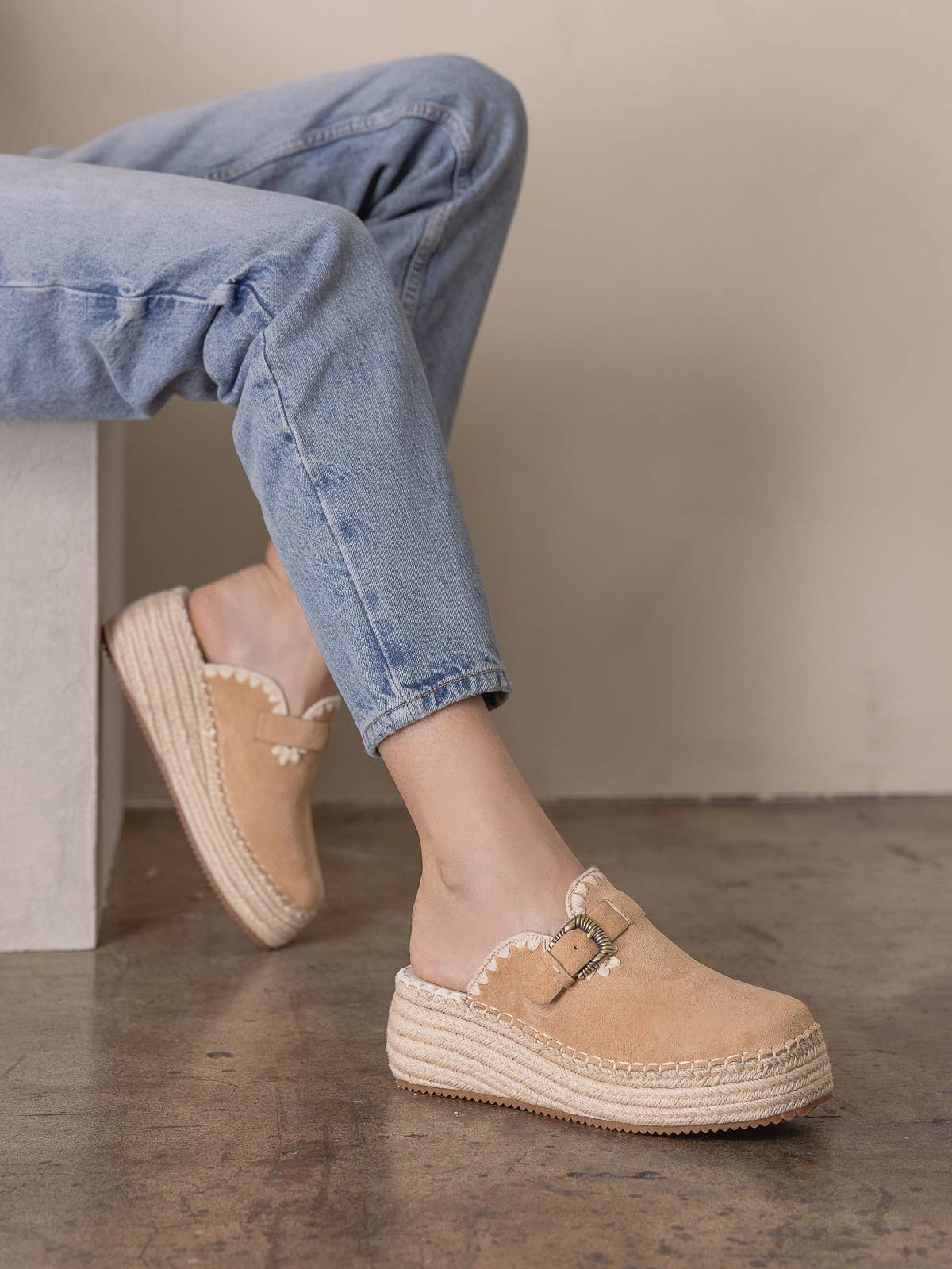 OASIS SOCIETY - The Edith | Almond Clog Raffia Mule with Western Buckles: ALMOND / 10 OASIS SOCIETY
