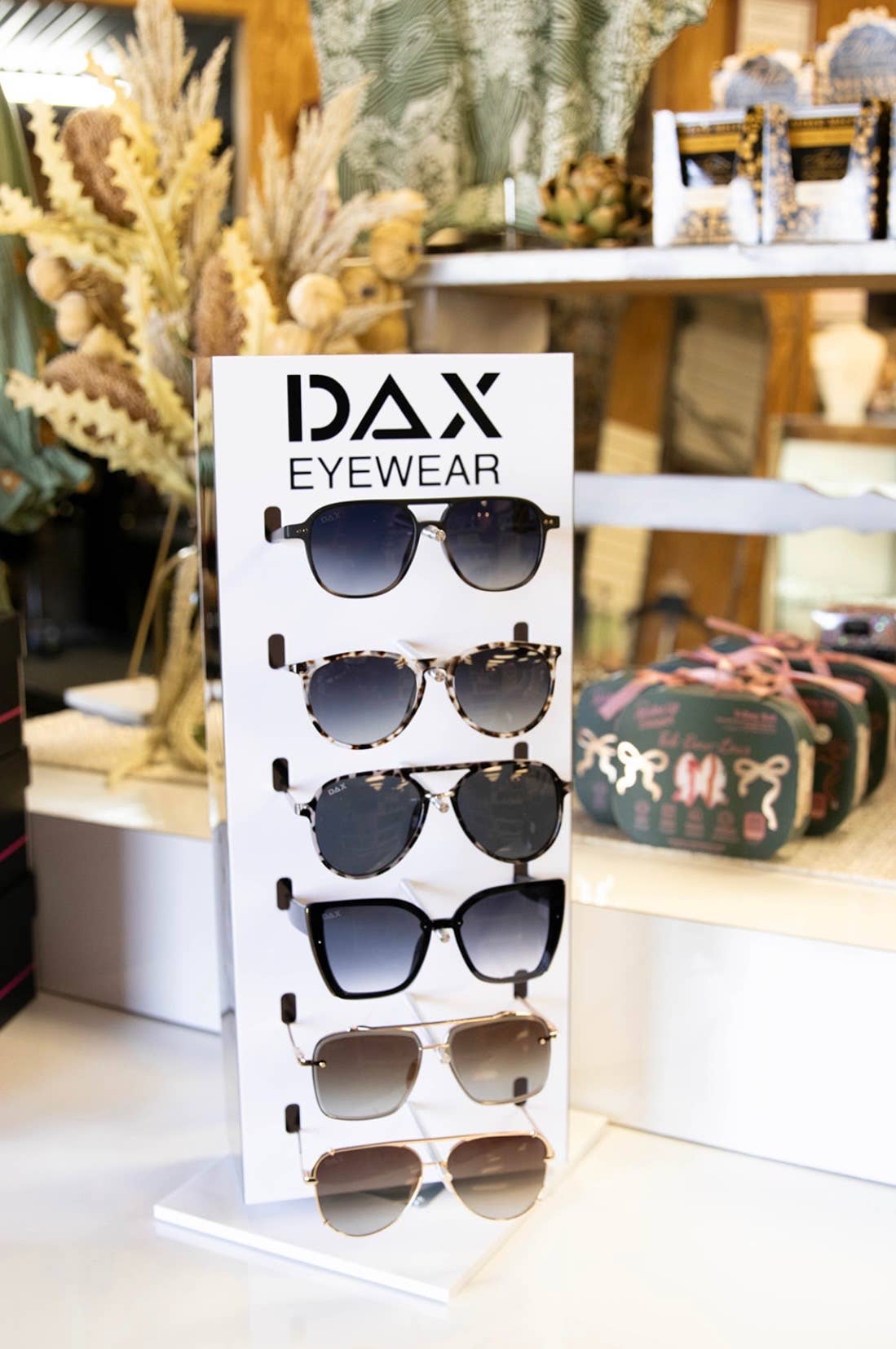 DAX Eyewear - Georgie - Women's Large Round Sunglasses: Black DAX Eyewear