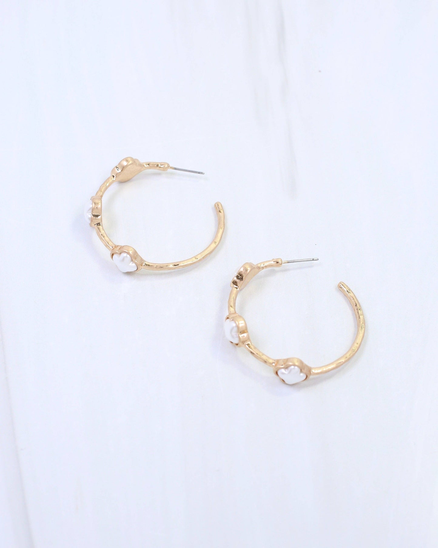 Caroline Hill - Araceli Clover Pearl Hoop Earring Worn Gold: Default Caroline Hill