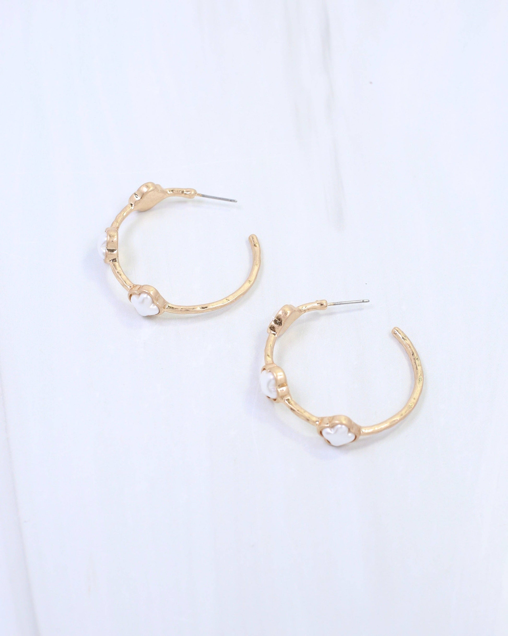 Caroline Hill - Araceli Clover Pearl Hoop Earring Worn Gold: Default Caroline Hill