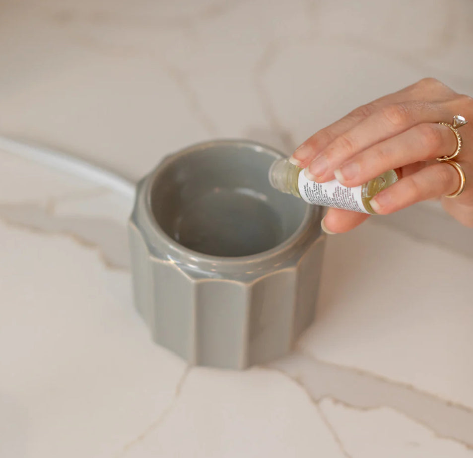 BRIDGEWATER CANDLE GREY BANDED FRAGRANCE WARMER BRIDGEWATER CANDLE CO.