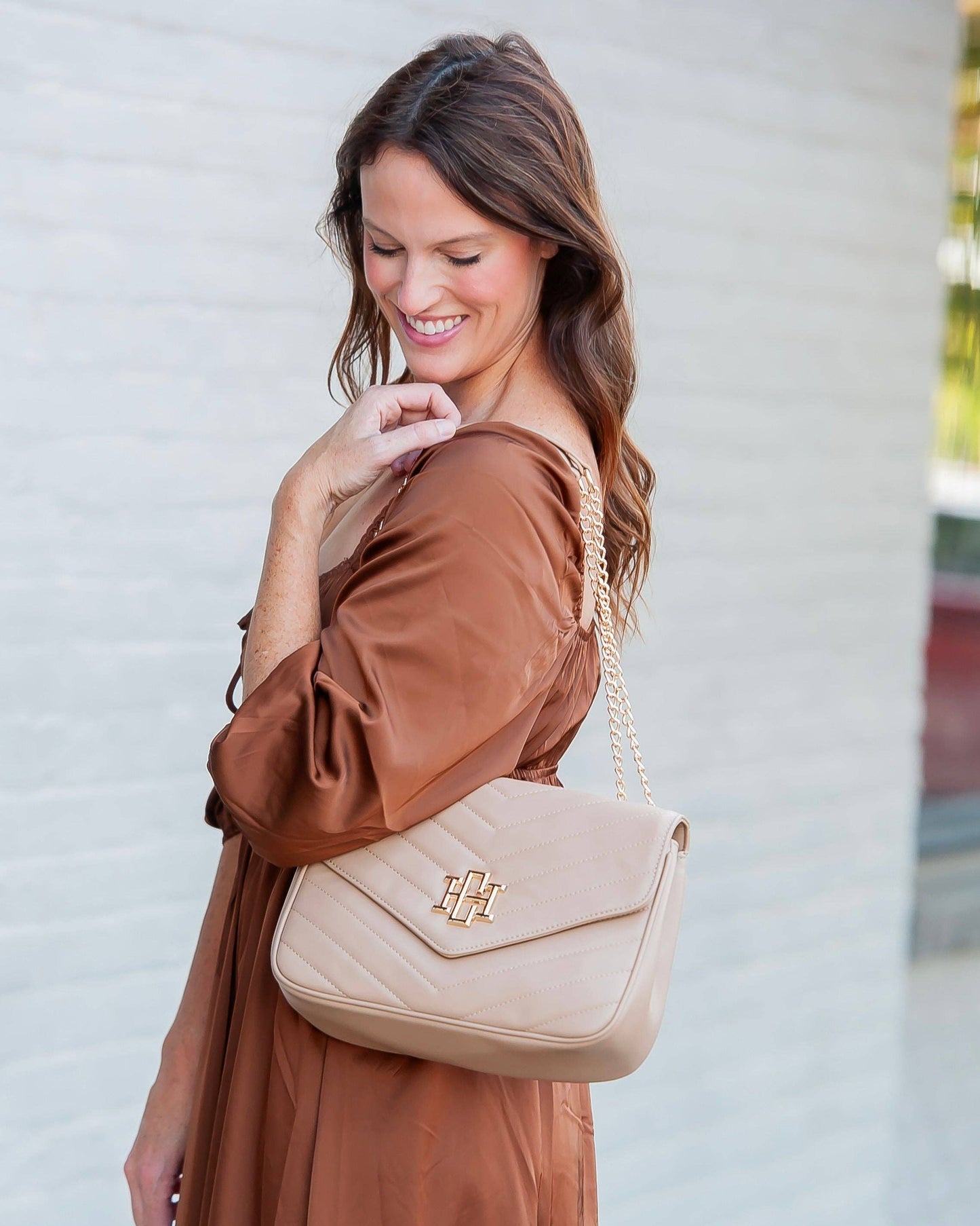Caroline Hill - Mia Crossbody Bag Latte VQ: Default Caroline Hill