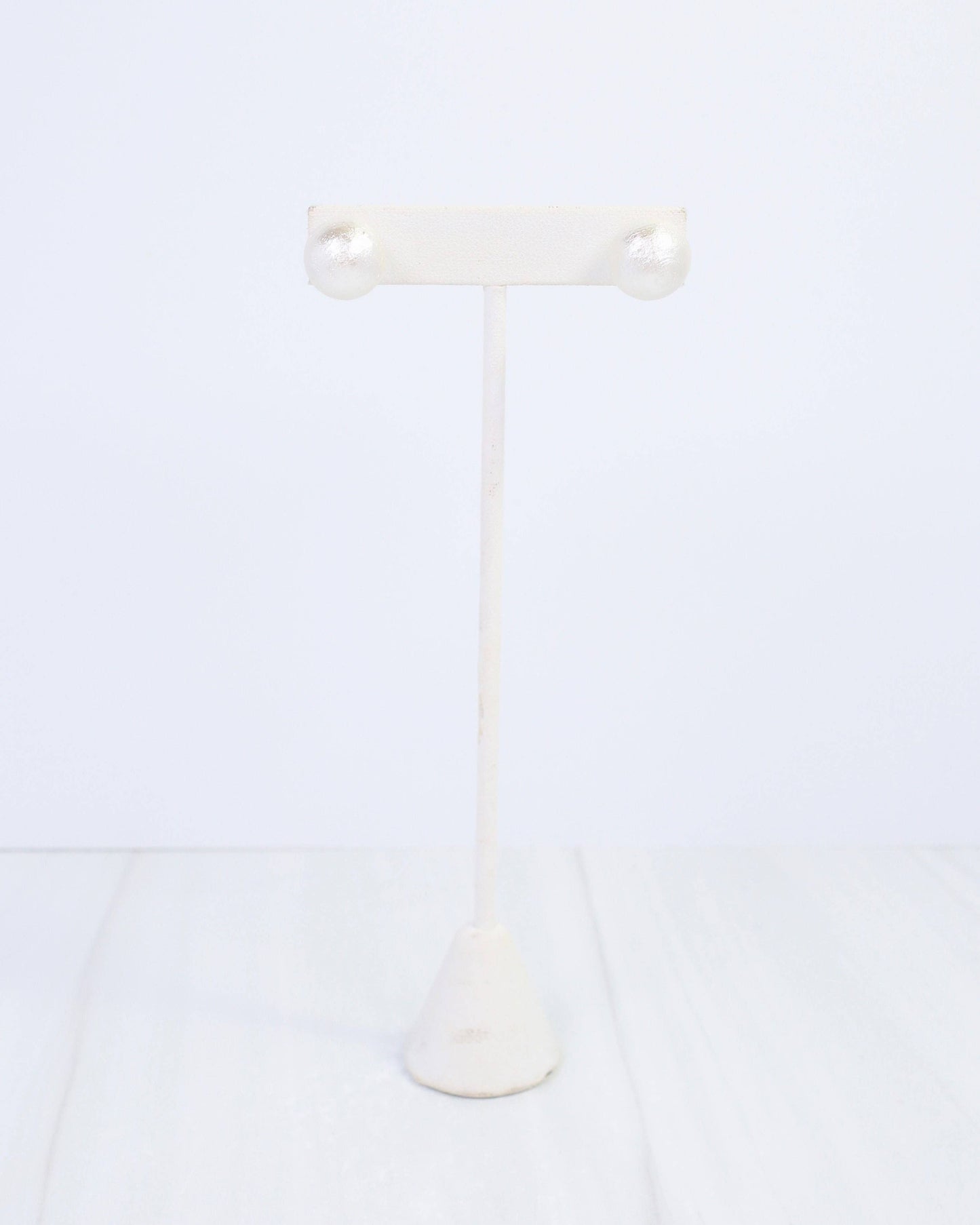 Caroline Hill - Alina Textured Pearl Stud Earring Cream: Default Caroline Hill