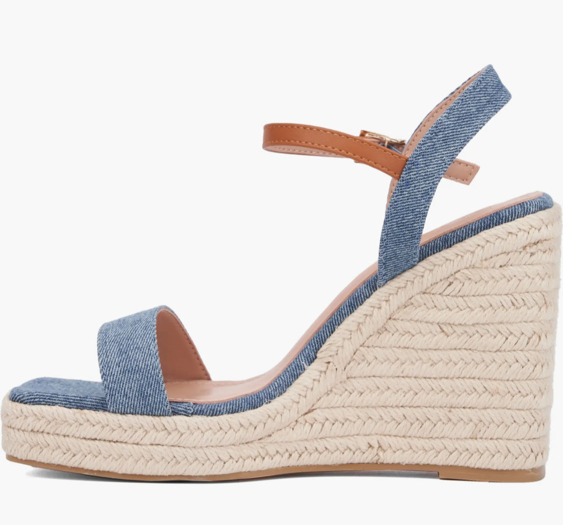 New York And Company Women's Unita Platform Wedge Sandal S3 Holding