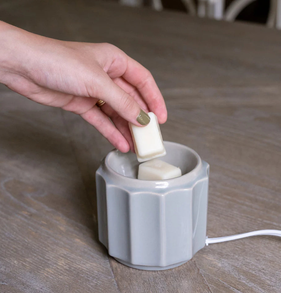 BRIDGEWATER CANDLE GREY BANDED FRAGRANCE WARMER BRIDGEWATER CANDLE CO.