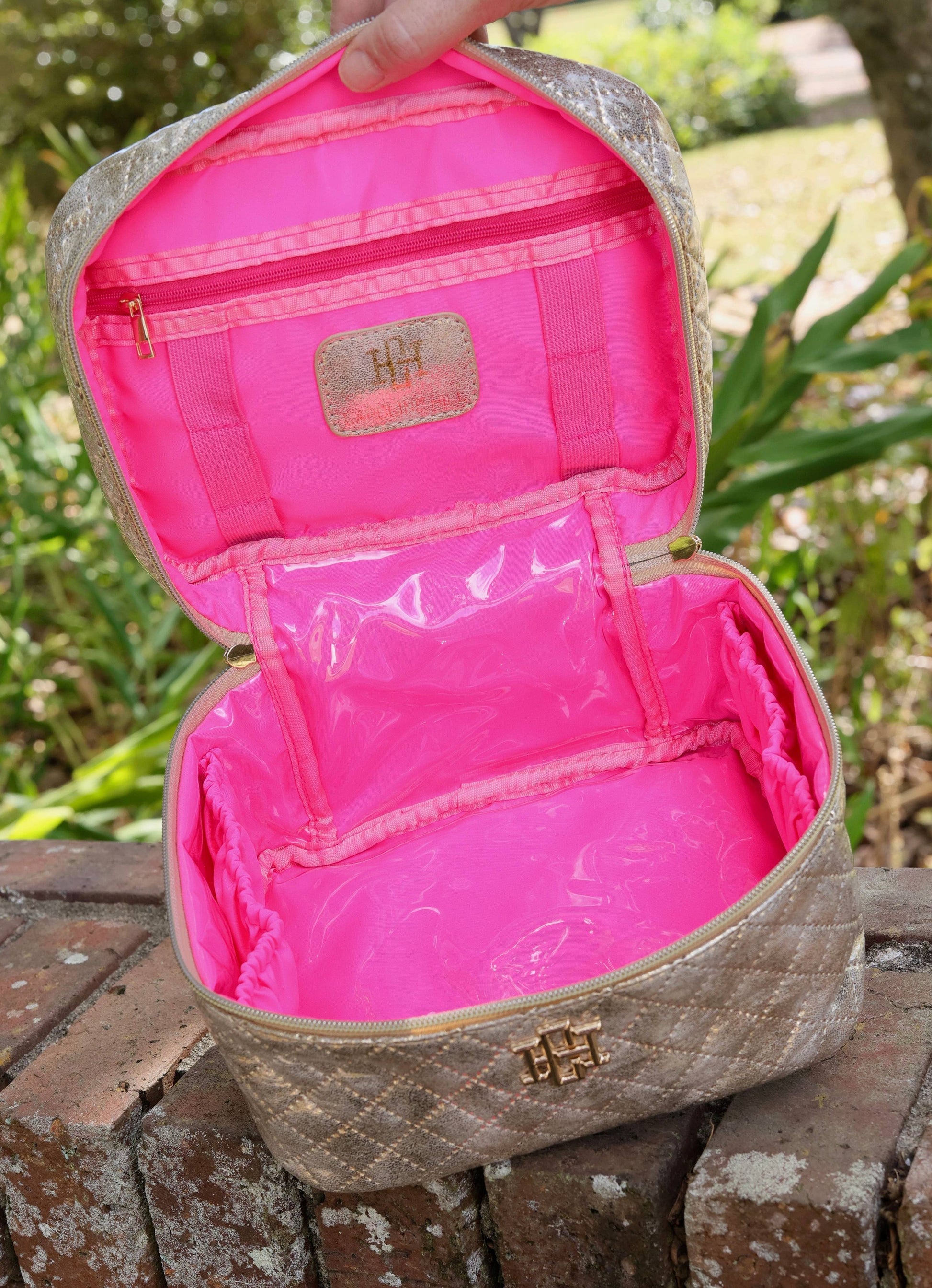 Caroline Hill - Hampton Train Case Champagne Pop: Default Caroline Hill