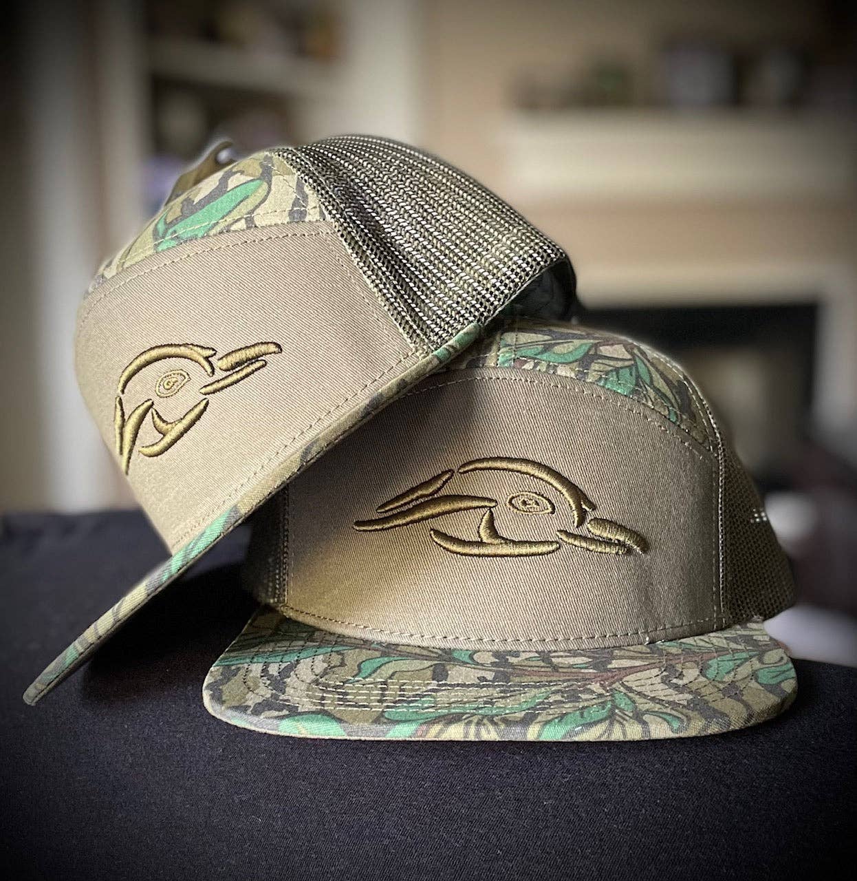 American Flyway Waterfowl - Mossy Oak Greenleaf & Olive Duck Logo American Flyway Waterfowl