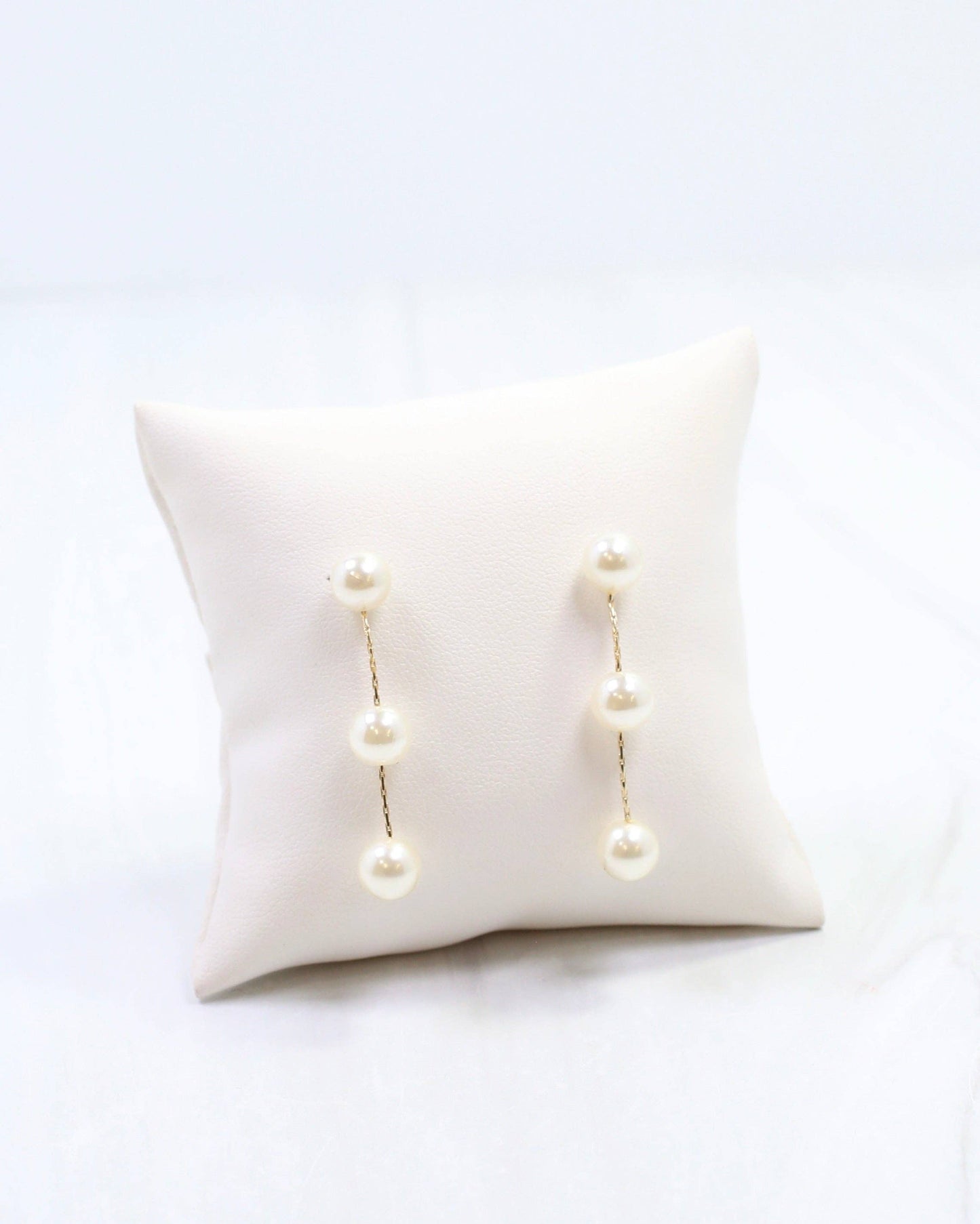 Caroline Hill - Benedict Three Pearl Drop Earring Cream: Default Caroline Hill