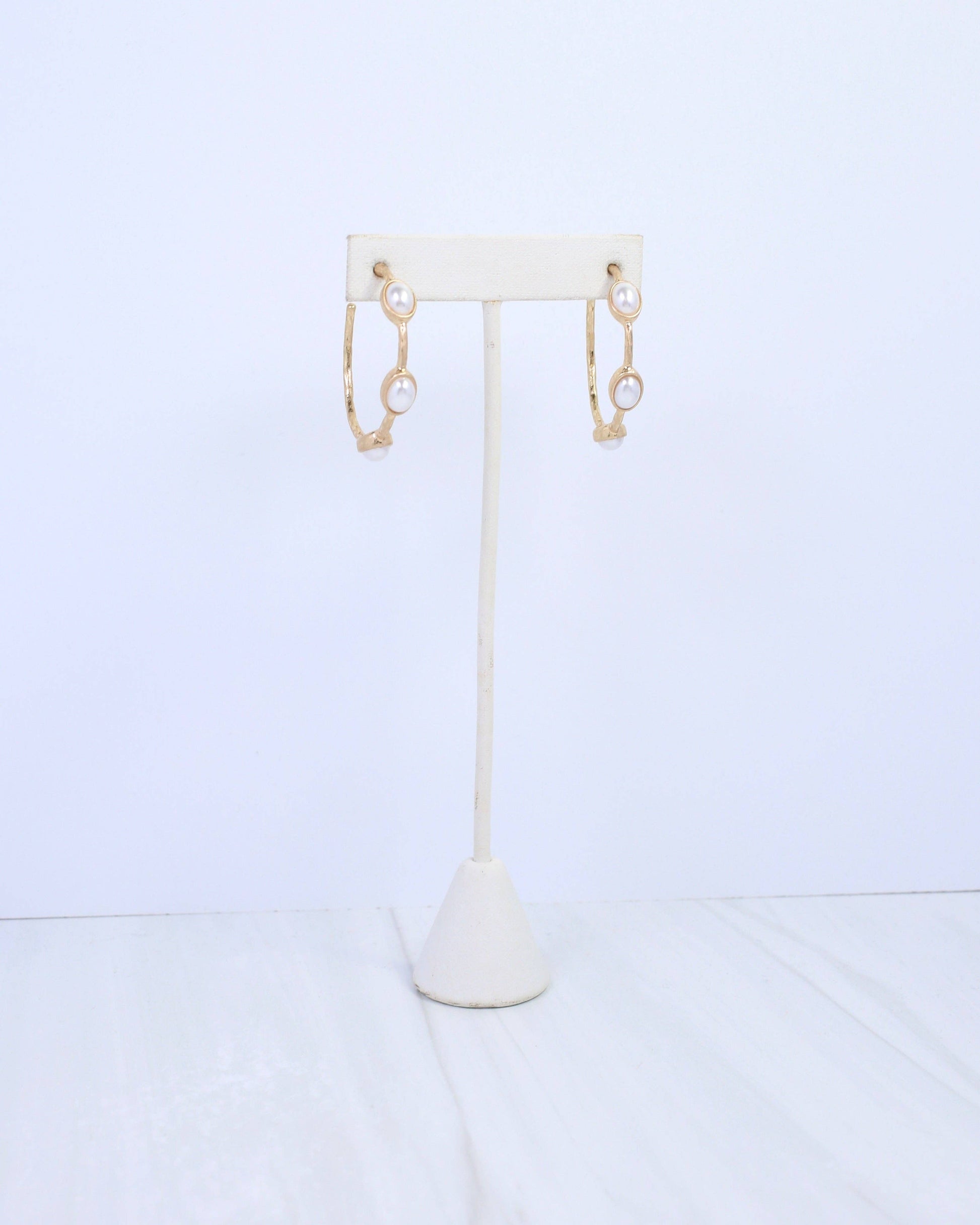 Caroline Hill - Arabelle Oval Pearl Hoop Earring Worn Gold: Default Caroline Hill